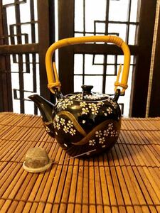 急須 黒塗り　桜に金模様　小さな急須　美品　茶器