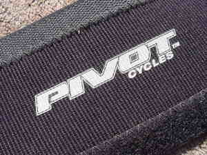 PIVOT CYCLES純正 NEOPRENE CHAIN STAY PROTECTOR 未使用品