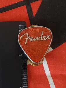 オフィシャル品/フェンダー（fender）ピンバッジ　/　収納ケース付き　