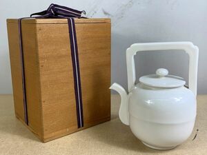 ◆☆138 白高麗 水注 真萬窯　水差し　白磁　茶器　茶陶　煎茶道具　アンティーク　コレクション　工芸品　陶芸◆T