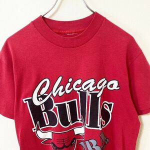 90s CHICAGO BULLS Tシャツ　古着　NBA ストリート　シカゴブルズ　ブルズ　半袖　半袖Tシャツ　チームロゴ　レッド　ヴィンテージ