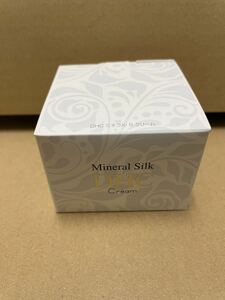 ☆未開封品☆DHC ミネラルシルク クリーム　45g