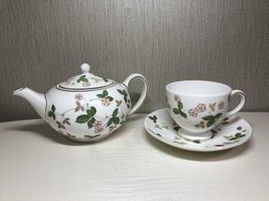 WEDGWOOD ウェッジウッド ワイルドストロベリー ティーポット カップ＆ソーサー リー 紅茶 コーヒー 兼用 花 苺 イチゴ 金彩 Bone China 