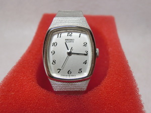 【№9053-O6005R】中古品：SEIKO セイコー クォーツ 1421-5170 レディース腕時計 記念品刻印あり 作動品