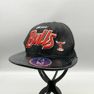 NBA Chicago Bulls シカゴ ブルズ NBA Fitted cap キャップ ブラック レッド ホワイト 刺繍 レザー風 バスケットボール アメリカ おすすめ