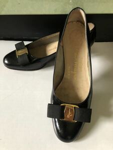 難有り　Salvatore Ferragamo　サルバトーレフェラガモ 　ヴァラ　エナメル　パンプス　リボンパンプス