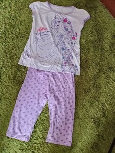 ユニクロ☆ラプンツェル*薄紫色パジャマ☆Mサイズ(125〜135cm)