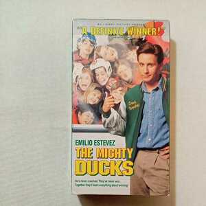 zaa-zvd18♪Mighty Ducks Emilio Estevez (出演), Joss Ackland (出演) 英語版 [Import] [VHS] ビデオ 