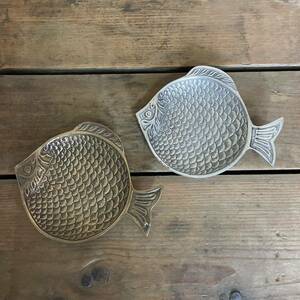 ヴィンテージ 真鍮 トレイ ブラスプレート 蚤の市 アンティーク 雑貨 皿 魚 brass トレー シャビー ゴールド シルバー 金 銀 レトロ