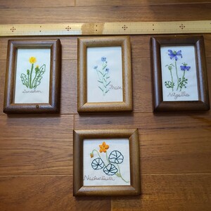 花の刺繍　４点　額　壁飾り