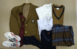 岡山県[岡山学芸館高校]女子制服　冬服ブレザー13R・ベスト・ブラウス・ネクタイ・冬スカート・シューズ・ソックス 9点フルセット KANKO