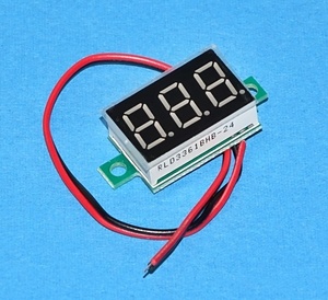 【動作確認済み】3桁のデジタル電圧計 赤 レッド 2線式 13.8Vの電源につないだとき13.9の表示 要半田付け 電子工作 DIY
