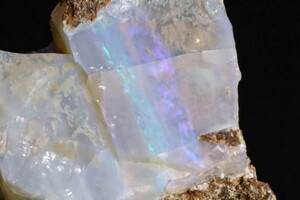 母岩付き 天然 オパール 綺麗な遊色 22g オーストラリア産 無処理 天然石 結晶 原石 鉱物 標本 コレクション 