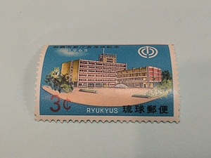 琉球切手―138　那覇市新庁舎落成記念　新庁舎と市のマーク