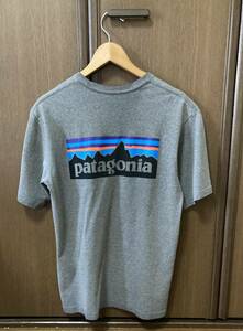 patagonia パタゴニア　メンズ　 Tee ロゴプリント　Tシャツ グレー XS 日本Sサイズ　tシャツ!
