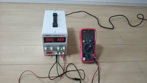 中古 送料無料小型直流安定化電源 0-30V 0-5A 可変デジタル表示 スイッチング電源 AC/DC コンバーター 電圧/電流出力調整可能