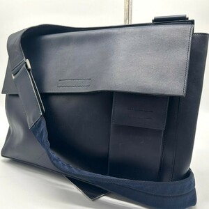 希少品◆美品 プラダ PRADA ショルダーバッグ メッセンジャーバッグ ボディバッグ ビジネス メンズ レザー 本革 ロゴ ネイビー 紺 斜め掛け