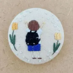 ハンドメイド　刺繍くるみぼたん  チューリップとランドセル(黒)　240420