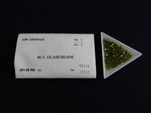 2974△未使用 チェコビーズ M.C.GLASS BEADS 緑茶風 GJH CRYSTAL