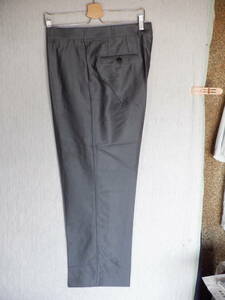 ４．　龍門　Long Men　　ズボン　スラックス　　光沢のあるグレー　うすでの生地　　裏地付き　ウエスト　９０－９４ｃｍ　股下　７２ｃｍ