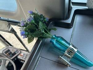 恋24ー観光バスから外しました花瓶＆造花セット＆ステイ付き