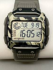 Y09046　☆美品☆ TIMEX タイメックス TW5M18300 クォーツ ラバー 迷彩 メンズ 腕時計 稼働品