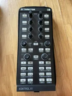 NATIVE INSTRUMENTS TRAKTOR KONTROL X1