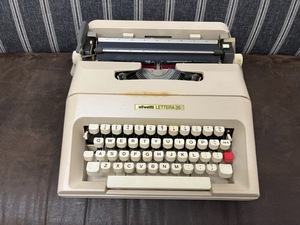 Olivetti LETTERA 35 ポータブルタイプライター