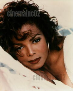 ジャネット・ジャクソン Janet Jackson/見つめるアップ写真