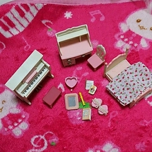 シルバニアファミリー ピンク色 勉強机 ピアノ ベッド 小物 セット 家具