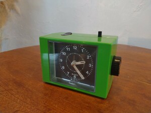 R60417-13 レトロポップ ポップスタイル 昭和スタイル グリーンカラー アナログ時計 動作確認済み