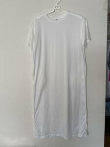 2311055(送料込¥901)UNIQLOユニクロ ロング半袖 Tシャツワンピース サイズM 真っ白