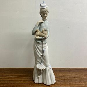 LLADRO リヤドロ 陶器人形 仔犬を抱く貴婦人 4893 西洋陶器 置物 高さ約38cm