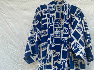 綺麗な青み 丸と四角 藍染 浴衣 羽織 和ガウン JAPAN VINTAGE ジャパンヴィンテージ Blue & White 手縫い INDIGO JAPANESE TRADITIONAL