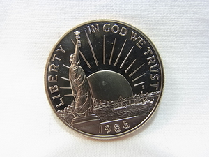 LIBERTY ELLIS ILMD　アメリカ自由の女神銀製記念コイン：1986アクリルケ－ス入り総重量11.2㌘：口径31mm。