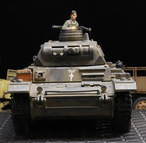 1/35 ドイツ軍 Ⅲ号戦車（E型）アフリカ軍団仕様ヘビーウェイト（フィギュア付き） 制作完成品