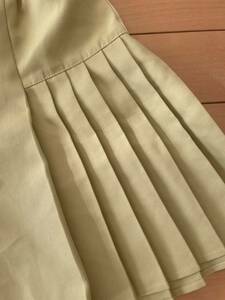 【used・美品・安い・早い者勝ち】GU ジーユー 夏色フレッシュグリーンのハーフプリーツキュロットスカート　150cm
