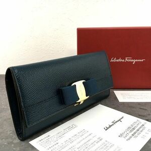 ☆送料無料☆ 極美品 Salvatore Ferragamo 長財布 ダークグリーン ヴァラ 箱付き 226