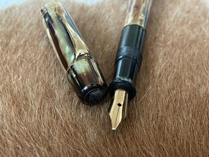 PELIKAN 万年筆 １０１Ｎ　トートイスシェル １９３８年 奇跡のオリジナルモデル 希少 べっ甲 セルロイド ラストチャンス マニア向け レア