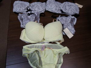  新品タグ付　ラグナムーン　ブラジャー＆ショーツセット　３点 ３２Ｅ（日本サイズE70）