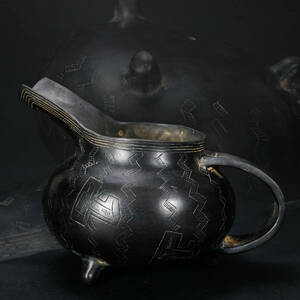 br10637 中国古玩 薄胎 陰刻 黒釉 陶壺・陶器・水注・唐物 21.5x15cm 高15cm