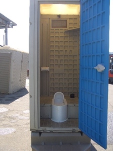 仮設トイレ中古販売☆軽水洗（フットポンプ型）和式（大容量）便槽付！地域限定〇格安価格！