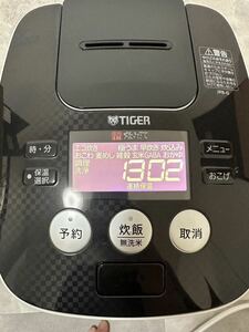 TIGER 圧力IH炊飯ジャー　JPB-G101 ホワイト　5.5合炊き　2016年製　 通電確認済 傷、汚れあまりなし 100サイズ