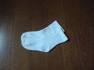 ＊名古屋購入ファッションアクセサリー小物雑貨保育園雑貨滑り止め付携帯ベビー白靴下12cm