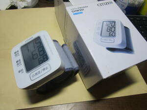 P.52-1～シチズン電子血圧計 手首式 ＣＨＷ３０１ 手首式　血圧計　