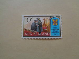 ニュージーランド切手　1969年　 Otago University（オタゴ大学）1869年設立　100周年記念　Graduation Ceremony（卒業式）　10c