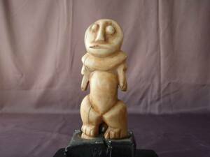 アフリカプリミティブア-ト　アンテ－ク　カバの骨で作られた彫刻