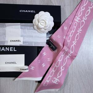 国内直営店購入　シャネル　CHANEL ピンク　ホワイト　細スカーフ　スカーフ　ヘアバンド　ツイリー　シルク