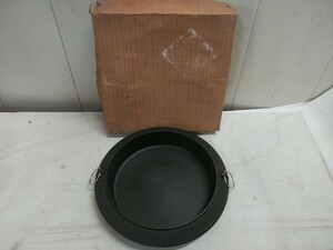 南部鉄器 すき焼き鍋 アラレ【 南部三厳堂　外寸φ30×5cm 内径φ24cm 】未使用在庫品 箱劣化 