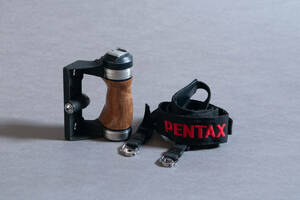 PENTAX 67 木製グリップ　純正ストラップ、金具付き